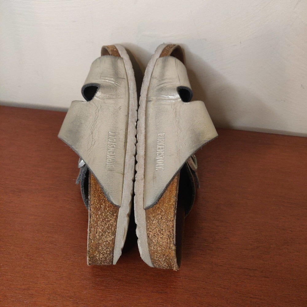 Birkenstock's Women's Footbed Sandals Slip-on Size 7 Silver 2 Strap - Picture 4 of 7